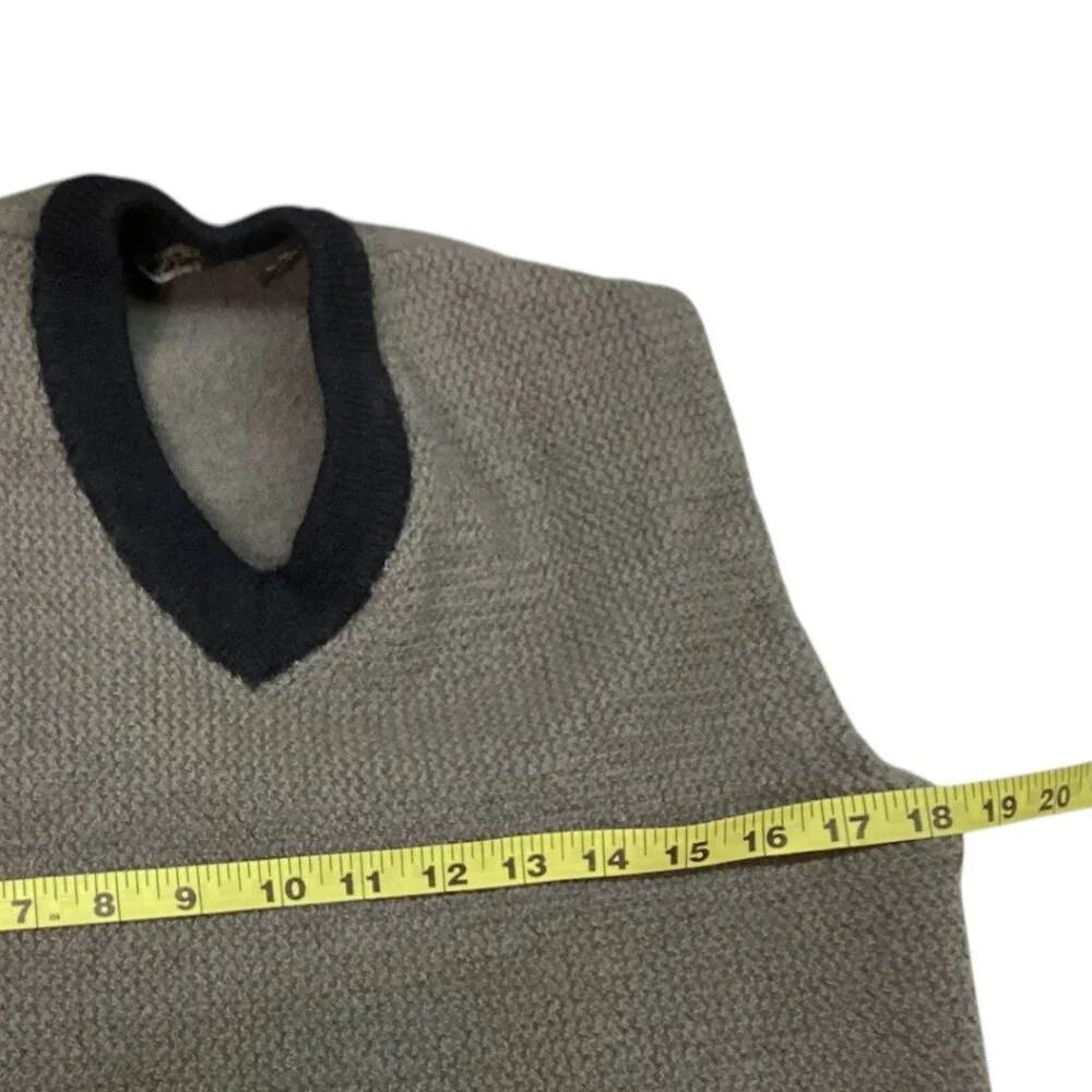 Vintage‎ Guess Classics Gray & Black Merino Wool V-Neck Sweater Vest - Men's XL